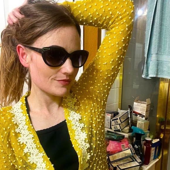 Vince Camuto Black Oversized Sunglasses - Picture 4 of 10